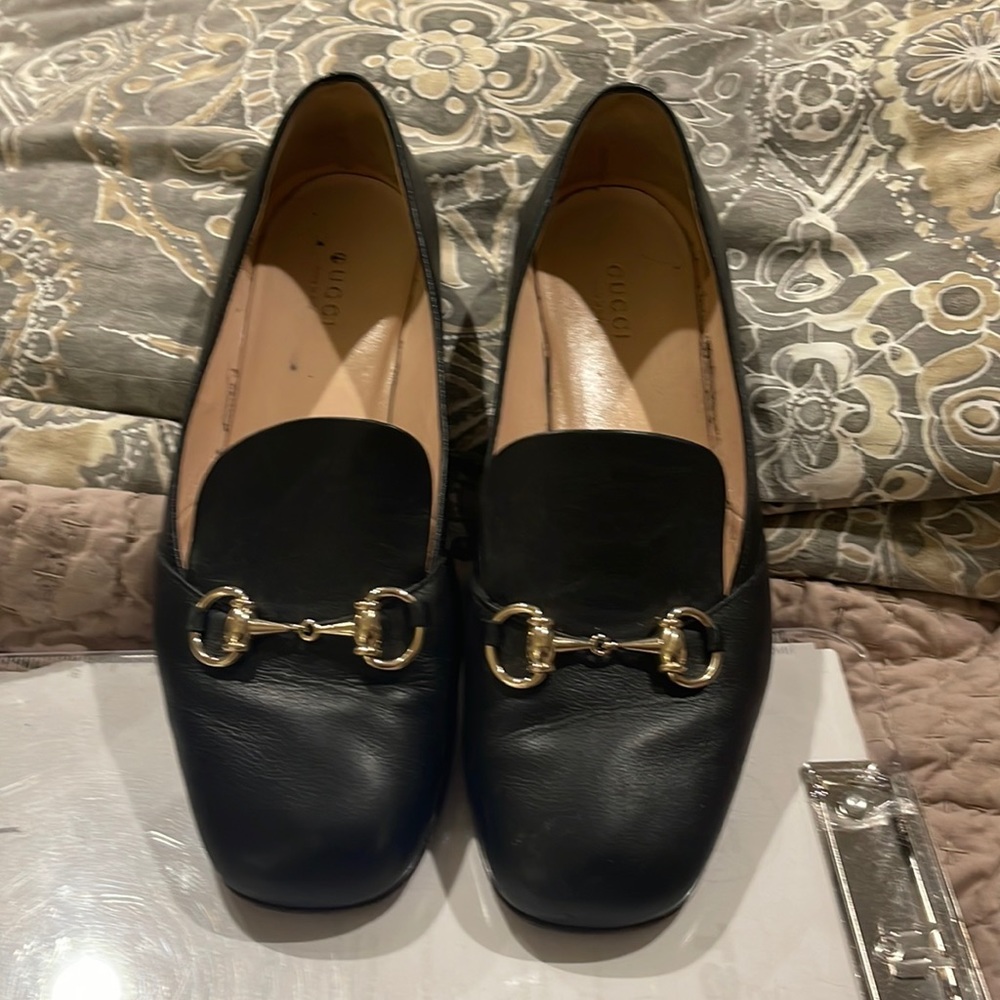 Black horse it Gucci loafers